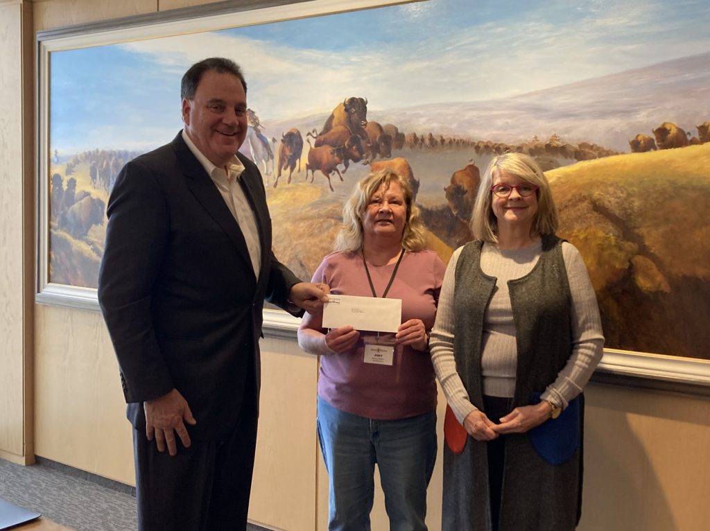 Andrew Paterson presenting a $40,000 donation to Judy Leiman of Siloam Mission